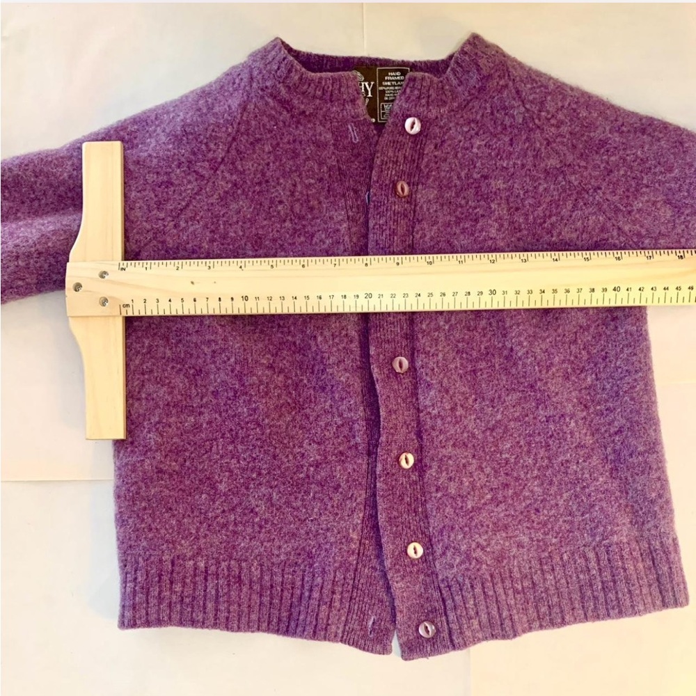 Lavender Scottish Shetland wool cardigan with pearl buttons, true vintage. - Picture 3 of 5